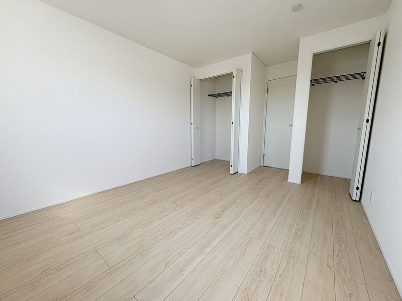 6937 (24)